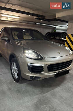 Внедорожник / Кроссовер Porsche Cayenne 2015 в 