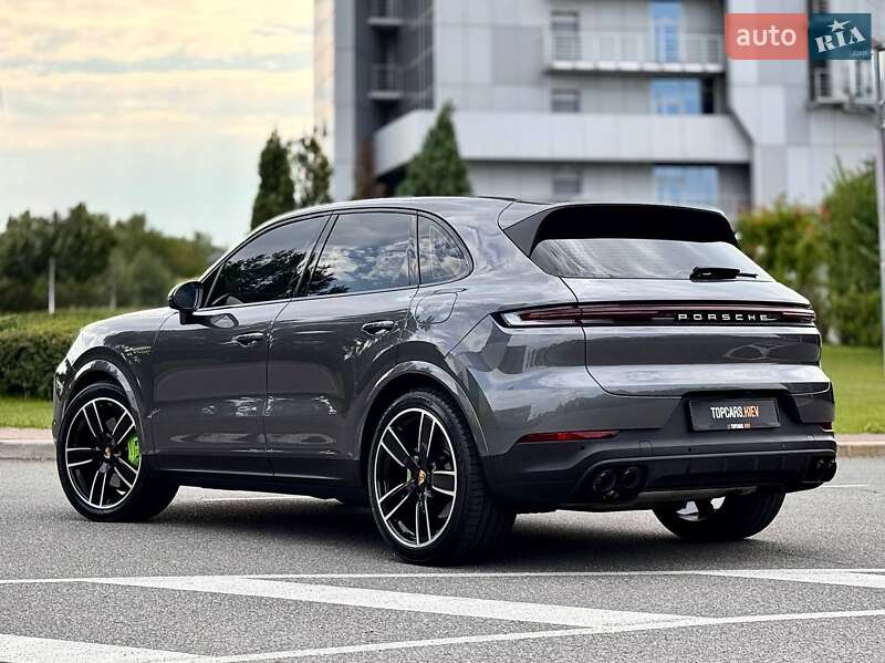 Внедорожник / Кроссовер Porsche Cayenne 2024 в Киеве