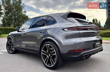 Позашляховик / Кросовер Porsche Cayenne 2024 в 