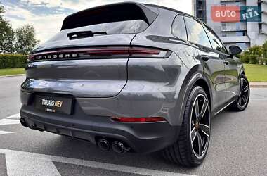 Позашляховик / Кросовер Porsche Cayenne 2024 в 
