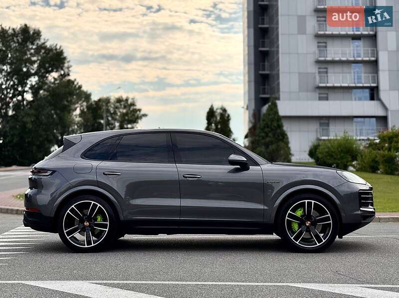 Внедорожник / Кроссовер Porsche Cayenne 2024 в Киеве
