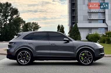 Позашляховик / Кросовер Porsche Cayenne 2024 в 