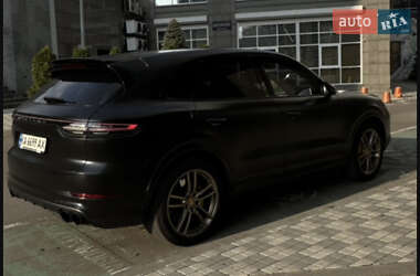 Внедорожник / Кроссовер Porsche Cayenne 2018 в 