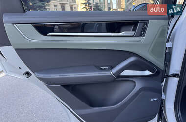 Внедорожник / Кроссовер Porsche Cayenne 2024 в 