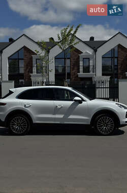 Внедорожник / Кроссовер Porsche Cayenne 2020 в 