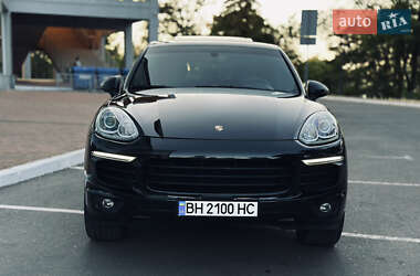 Внедорожник / Кроссовер Porsche Cayenne 2016 в 