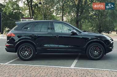 Внедорожник / Кроссовер Porsche Cayenne 2016 в 