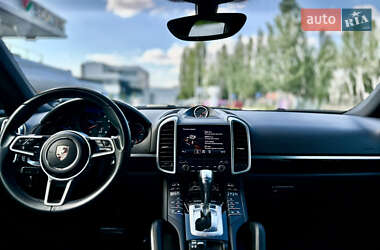 Внедорожник / Кроссовер Porsche Cayenne 2016 в 