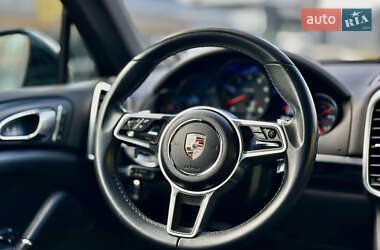 Внедорожник / Кроссовер Porsche Cayenne 2016 в 