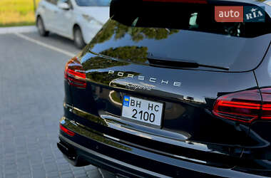 Внедорожник / Кроссовер Porsche Cayenne 2016 в 