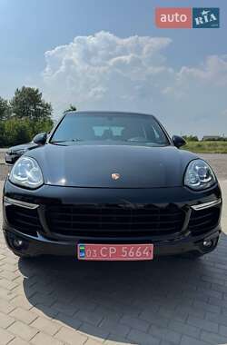 Позашляховик / Кросовер Porsche Cayenne 2015 в 