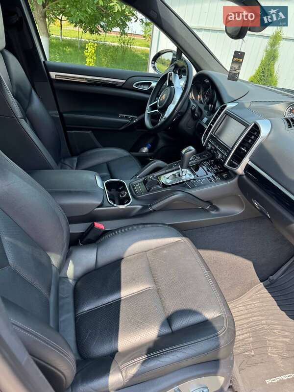 Внедорожник / Кроссовер Porsche Cayenne 2015 в Горохове