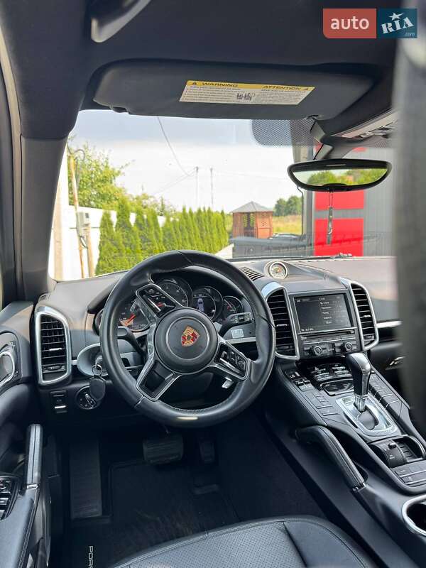 Внедорожник / Кроссовер Porsche Cayenne 2015 в Горохове