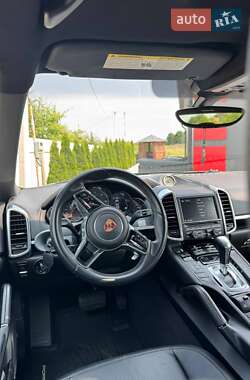 Позашляховик / Кросовер Porsche Cayenne 2015 в 