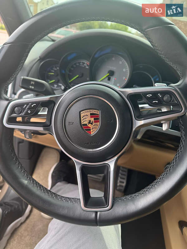 Позашляховик / Кросовер Porsche Cayenne 2016 в Києві