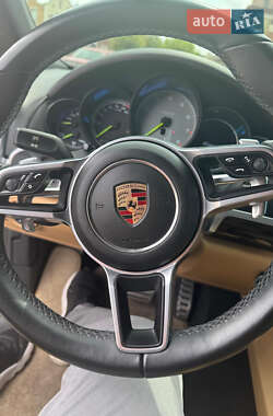 Позашляховик / Кросовер Porsche Cayenne 2016 в 