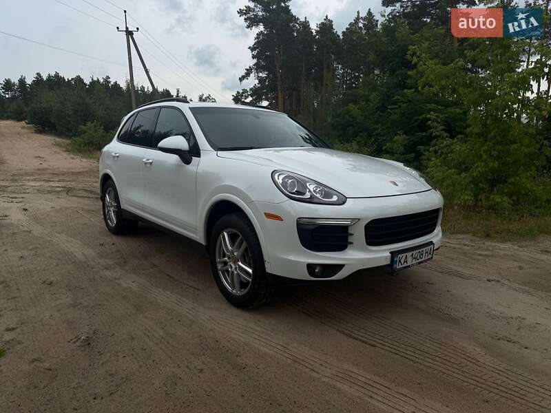 Внедорожник / Кроссовер Porsche Cayenne 2016 в 