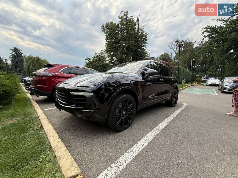 Внедорожник / Кроссовер Porsche Cayenne 2017 в Киеве
