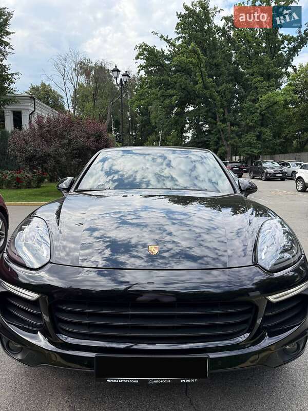 Внедорожник / Кроссовер Porsche Cayenne 2017 в Киеве