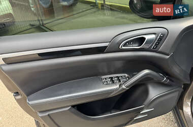Позашляховик / Кросовер Porsche Cayenne 2012 в 