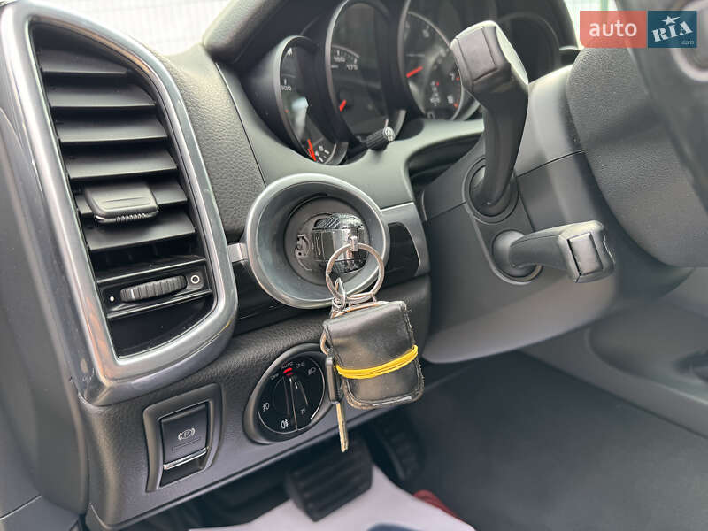 Позашляховик / Кросовер Porsche Cayenne 2012 в Києві