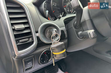 Позашляховик / Кросовер Porsche Cayenne 2012 в 