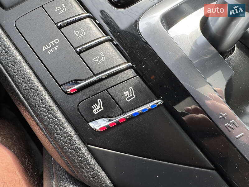 Позашляховик / Кросовер Porsche Cayenne 2012 в Києві