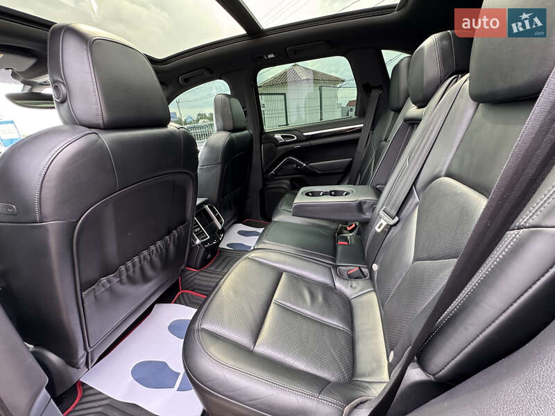 Позашляховик / Кросовер Porsche Cayenne 2012 в Києві