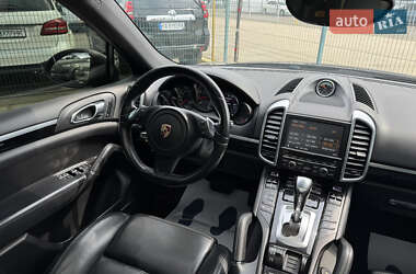 Позашляховик / Кросовер Porsche Cayenne 2012 в 