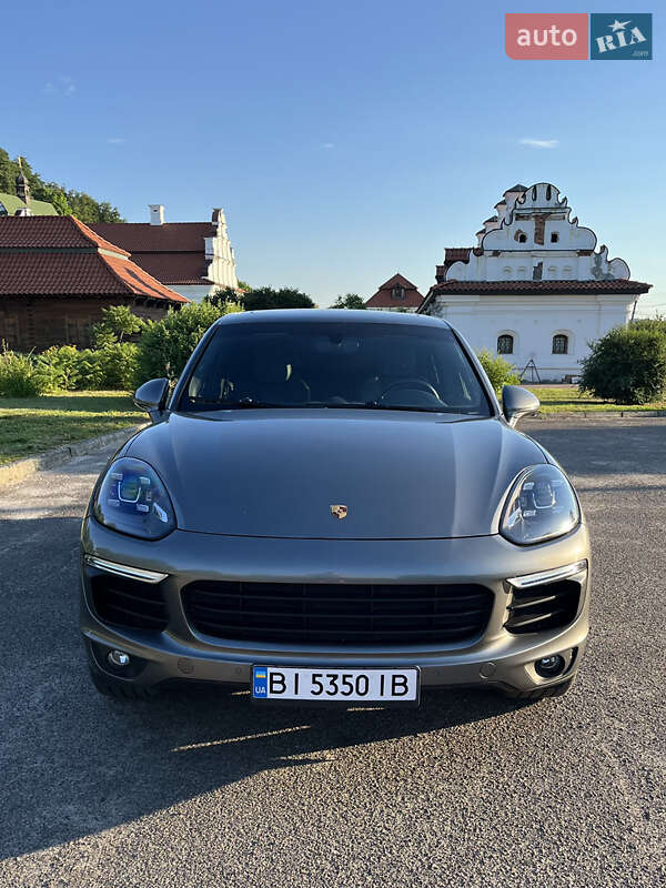 Внедорожник / Кроссовер Porsche Cayenne 2015 в 
