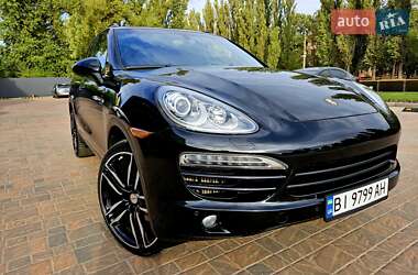 Позашляховик / Кросовер Porsche Cayenne 2013 в 