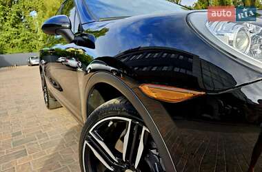Позашляховик / Кросовер Porsche Cayenne 2013 в 