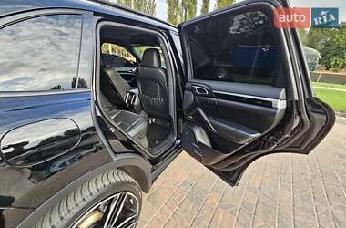Позашляховик / Кросовер Porsche Cayenne 2013 в 