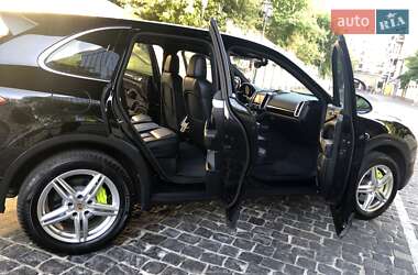 Позашляховик / Кросовер Porsche Cayenne 2015 в 
