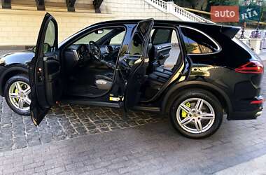 Позашляховик / Кросовер Porsche Cayenne 2015 в 