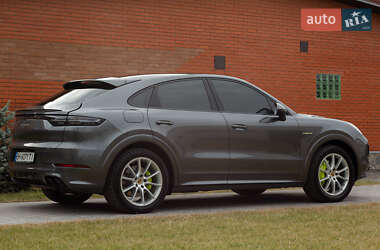 Позашляховик / Кросовер Porsche Cayenne 2021 в 