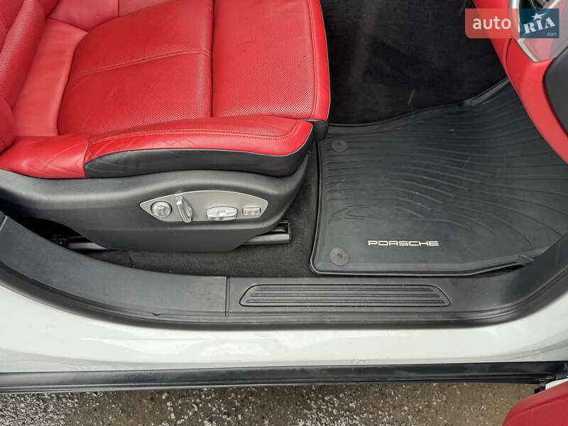 Внедорожник / Кроссовер Porsche Cayenne 2014 в Тернополе