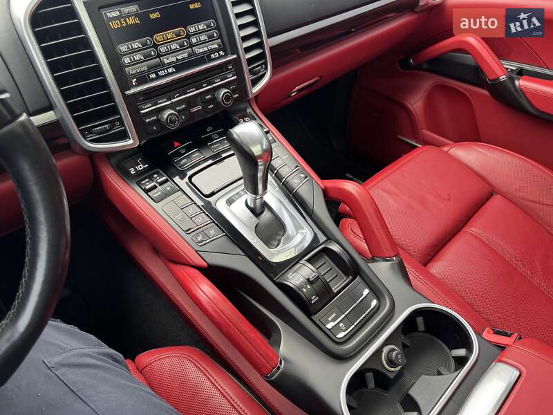 Внедорожник / Кроссовер Porsche Cayenne 2014 в Тернополе