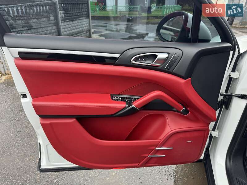 Внедорожник / Кроссовер Porsche Cayenne 2014 в Тернополе