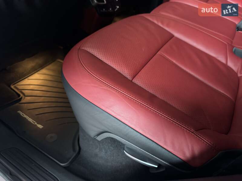 Внедорожник / Кроссовер Porsche Cayenne 2014 в Тернополе