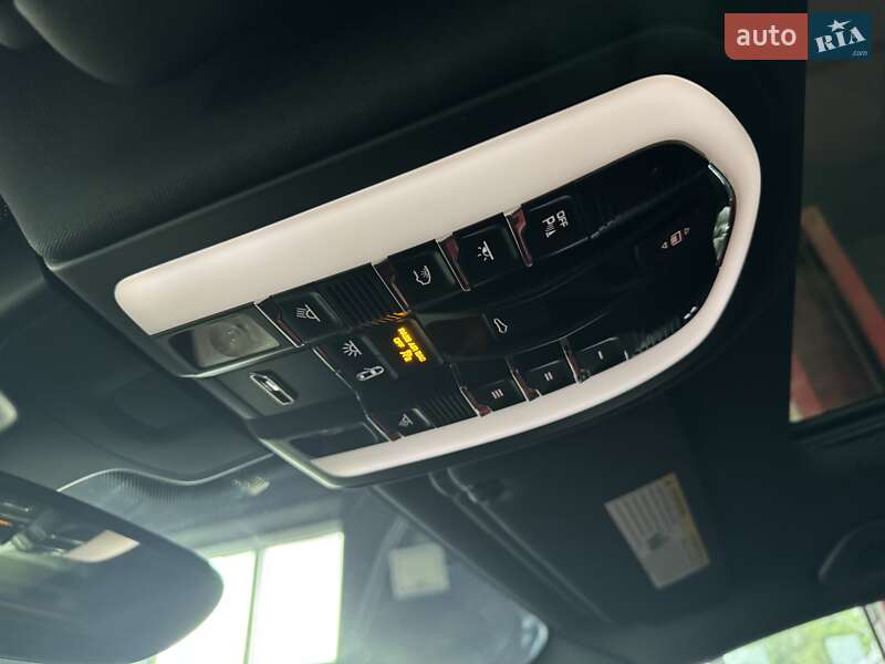 Внедорожник / Кроссовер Porsche Cayenne 2014 в Тернополе