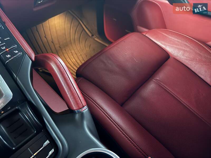 Внедорожник / Кроссовер Porsche Cayenne 2014 в Тернополе