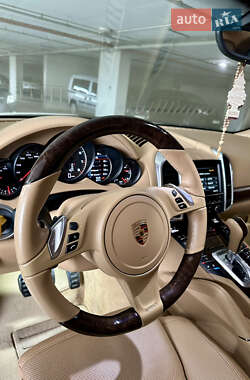 Позашляховик / Кросовер Porsche Cayenne 2013 в 