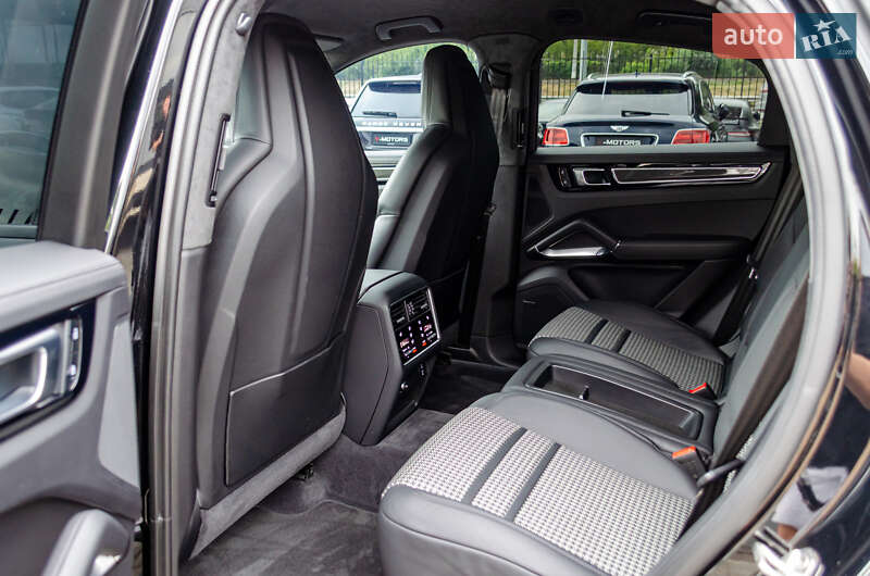 Внедорожник / Кроссовер Porsche Cayenne 2023 в Киеве