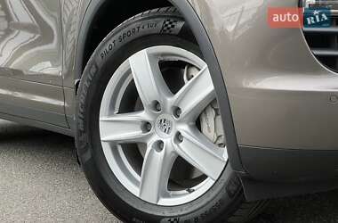 Внедорожник / Кроссовер Porsche Cayenne 2012 в 