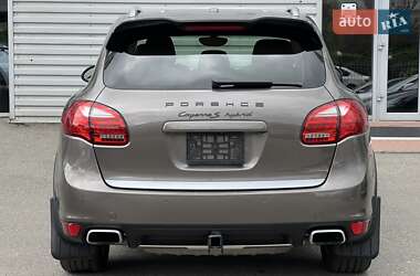 Внедорожник / Кроссовер Porsche Cayenne 2012 в 
