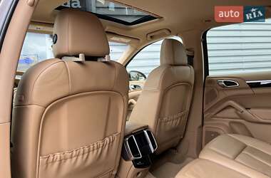 Внедорожник / Кроссовер Porsche Cayenne 2012 в 