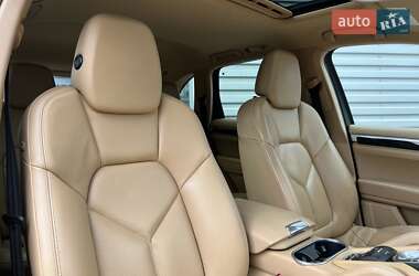 Внедорожник / Кроссовер Porsche Cayenne 2012 в 