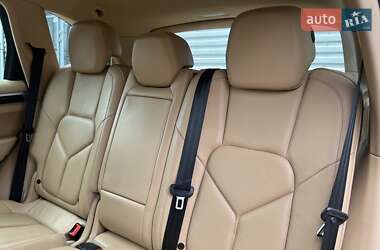 Внедорожник / Кроссовер Porsche Cayenne 2012 в 