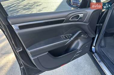 Внедорожник / Кроссовер Porsche Cayenne 2010 в 